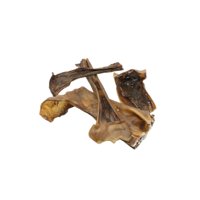 Getrocknete Hirschhautstücke in unregelmäßiger Form