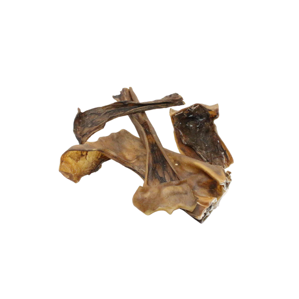 Getrocknete Hirschhautstücke in unregelmäßiger Form