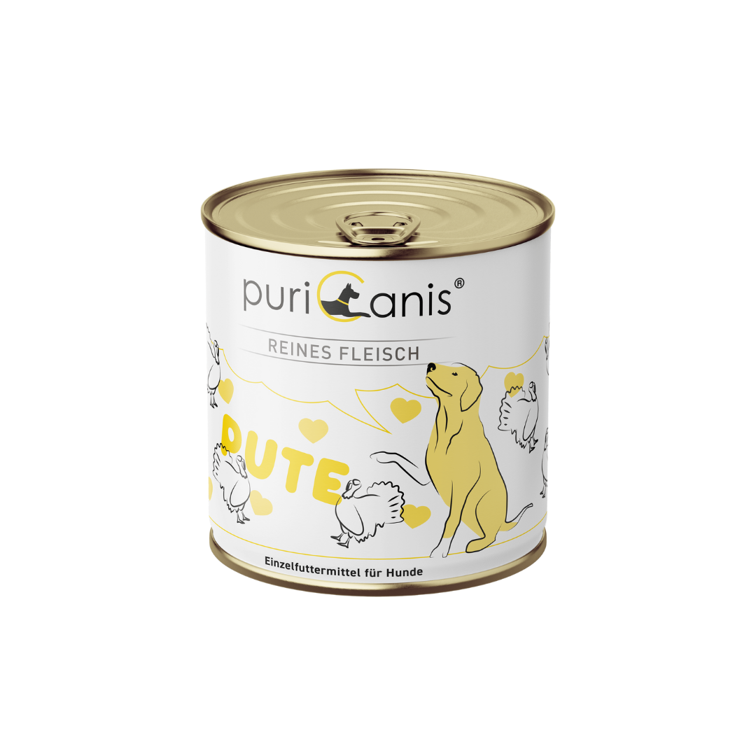 Dose mit Hundefutter der Marke puricanis, Aufschrift 'Reines Fleisch Pute', Illustration eines sitzenden Hundes und mehrerer Puten, Text 'Einzelfuttermittel für Hunde'