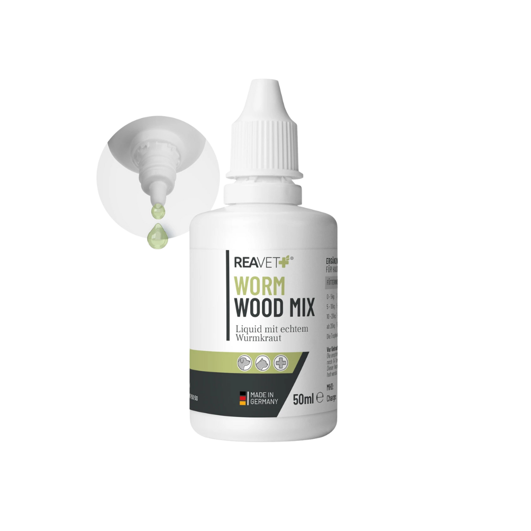 Weiße Kunststoffflasche mit Tropfspitze, beschriftet mit 'REAVET WORM WOOD MIX', 50 ml, hergestellt in Deutschland, daneben Tropfen aus der Spitze.