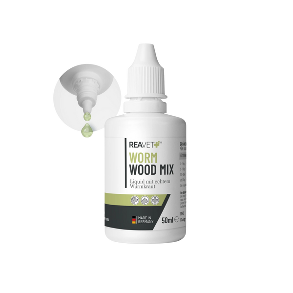 Weiße Kunststoffflasche mit Tropfspitze, beschriftet mit 'REAVET WORM WOOD MIX', 50 ml, hergestellt in Deutschland, daneben Tropfen aus der Spitze.