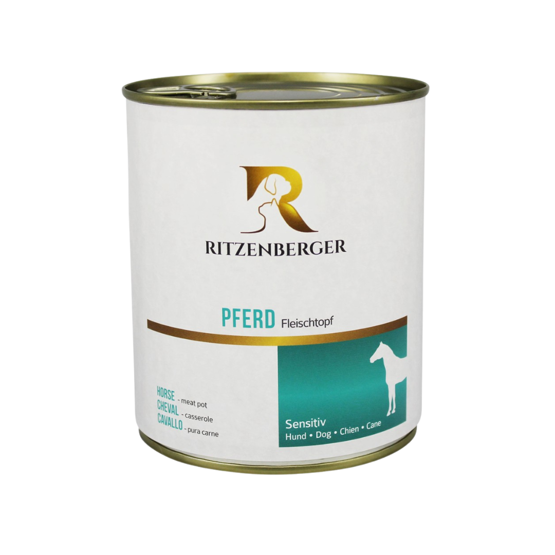 Weiße Dose mit goldfarbenem Deckel, Aufschrift 'Ritzenberger', 'Pferd Fleischtopf', darunter türkises Feld mit Pferdesilhouette und den Worten 'Sensitiv Hund Dog Chien Cane'.