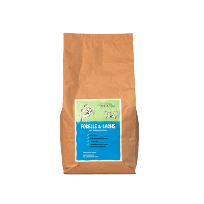 Großer brauner Futtersack von The Next Best mit der Sorte Forelle & Lachs und Süßkartoffel. Hochwertiges Hundefutter mit hohem Fleischanteil, ohne Getreide, künstliche Farb-, Aroma- und Konservierungsstoffe.