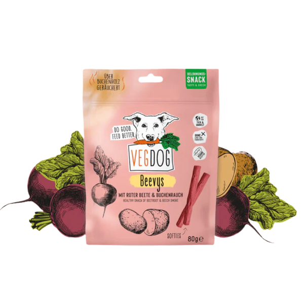 Verpackung von Vegdog Beevys Softies, 80 g, rosa Tüte mit Hundekopf-Logo, roten Beeten und Kartoffeln als Illustration, Text 'Mit roter Beete & Buchenrauch'